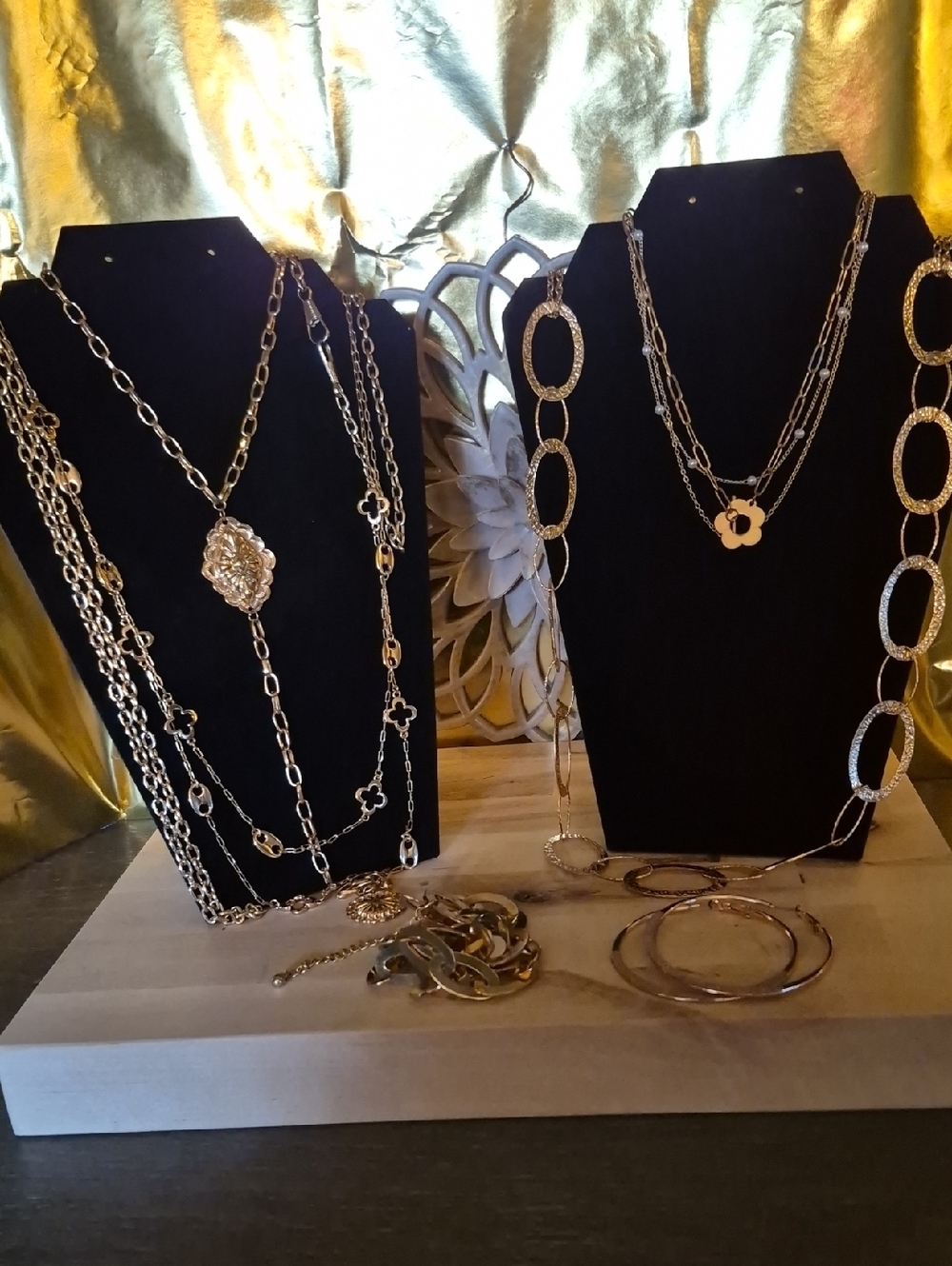 7 Gold Tone And ROSE GOLD Necklaces. A Pair Of Hoops, Rose GOLD TONE,